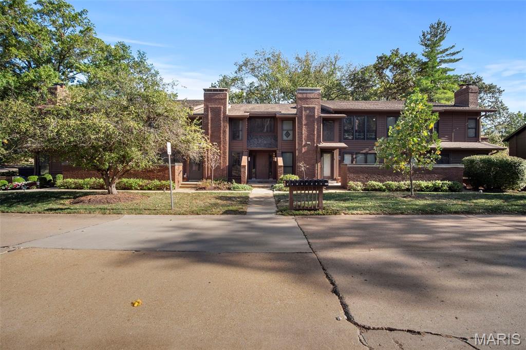 Kirkwood, Missouri 63122, United States, 2 Bedrooms Bedrooms, ,2 BathroomsBathrooms,Residential,Active,232712