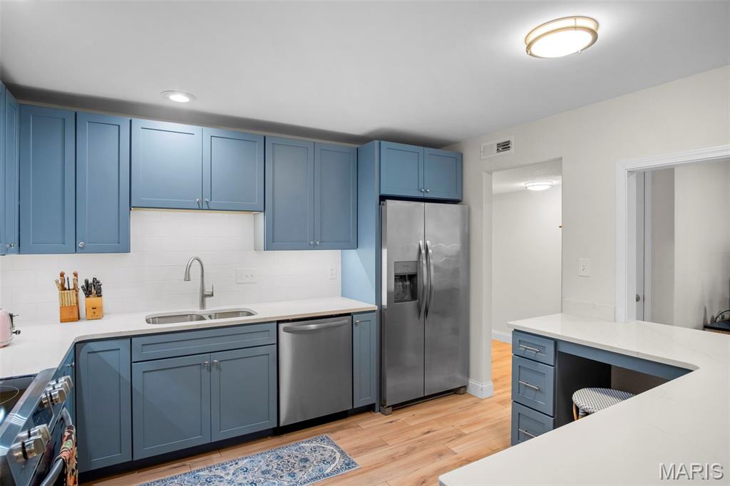 Kirkwood, Missouri 63122, United States, 2 Bedrooms Bedrooms, ,2 BathroomsBathrooms,Residential,Active,232712