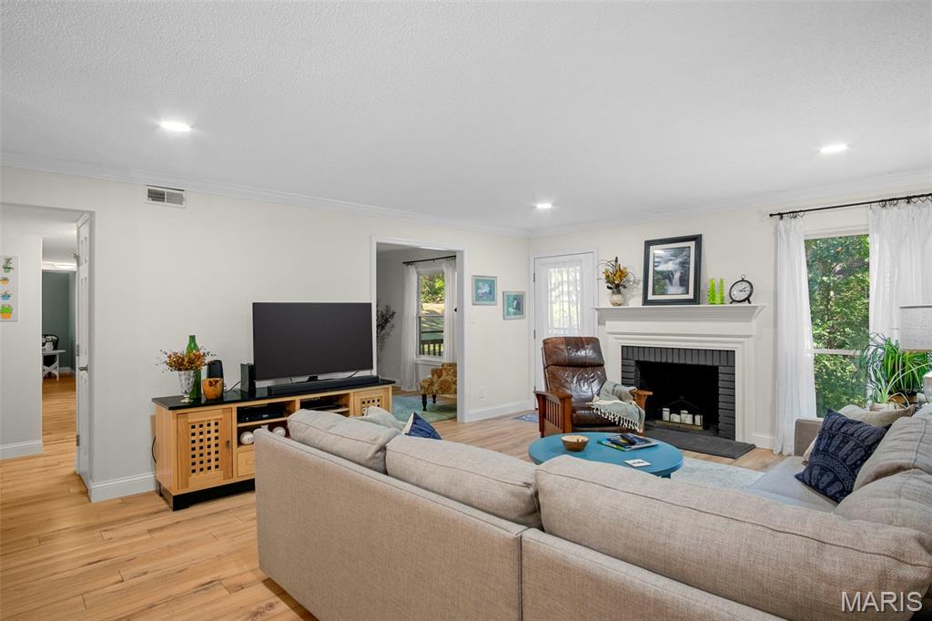 Kirkwood, Missouri 63122, United States, 2 Bedrooms Bedrooms, ,2 BathroomsBathrooms,Residential,Active,232712