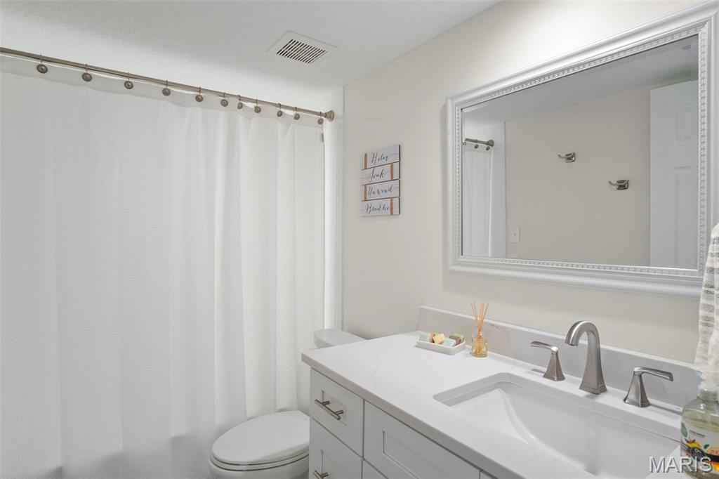 Kirkwood, Missouri 63122, United States, 2 Bedrooms Bedrooms, ,2 BathroomsBathrooms,Residential,Active,232712