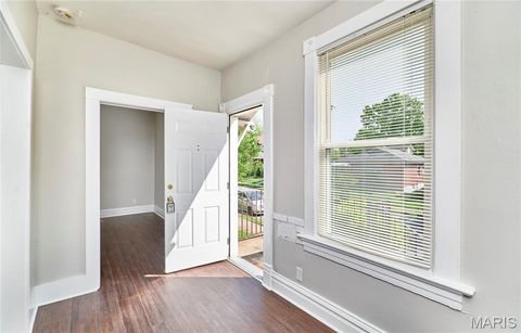 Tiny photo for 4832 Goethe Avenue, St Louis, MO 63116 (MLS # 26019145)