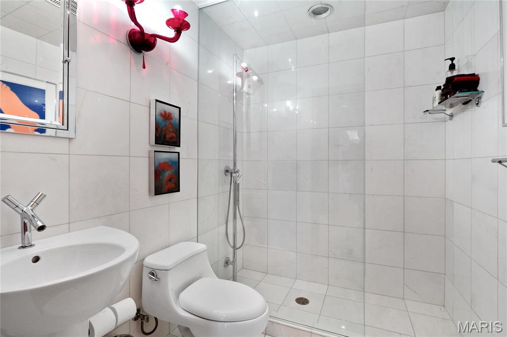 Summit Tr - Residential