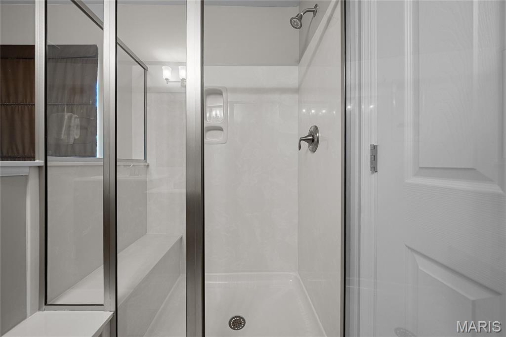 St Louis, Missouri 63146, United States, 4 Bedrooms Bedrooms, ,3 BathroomsBathrooms,Residential,Pending,189869