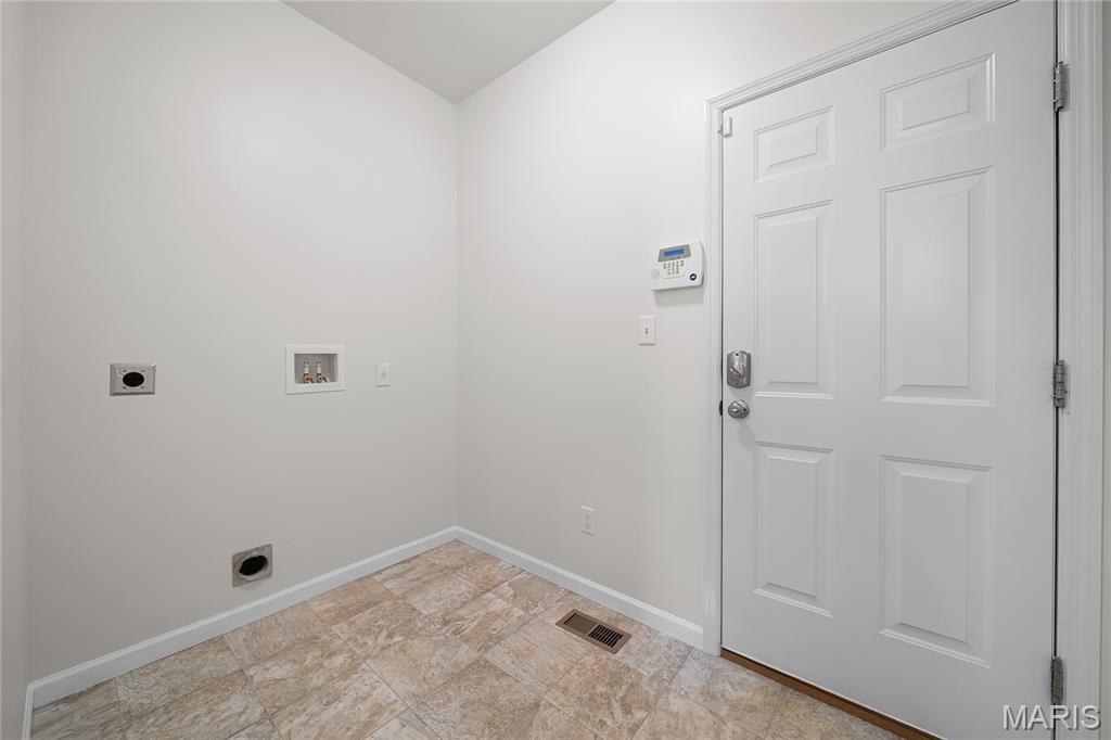 St Louis, Missouri 63146, United States, 4 Bedrooms Bedrooms, ,3 BathroomsBathrooms,Residential,Pending,189869