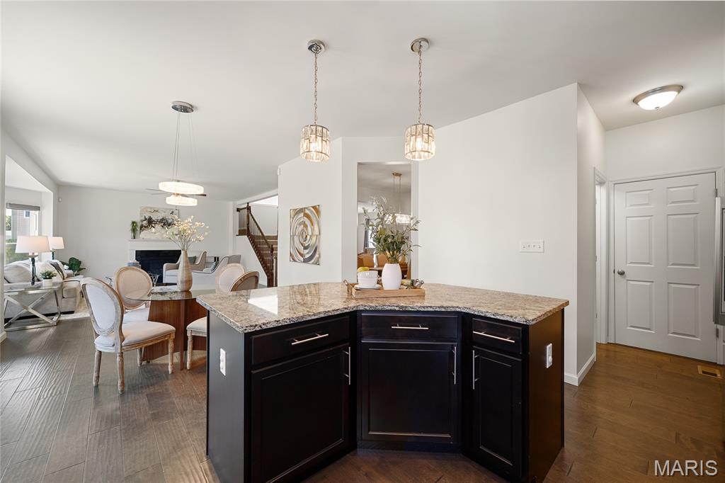 St Louis, Missouri 63146, United States, 4 Bedrooms Bedrooms, ,3 BathroomsBathrooms,Residential,Pending,189869