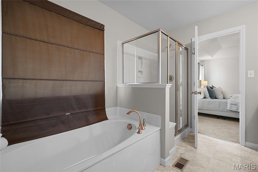 St Louis, Missouri 63146, United States, 4 Bedrooms Bedrooms, ,3 BathroomsBathrooms,Residential,Pending,189869