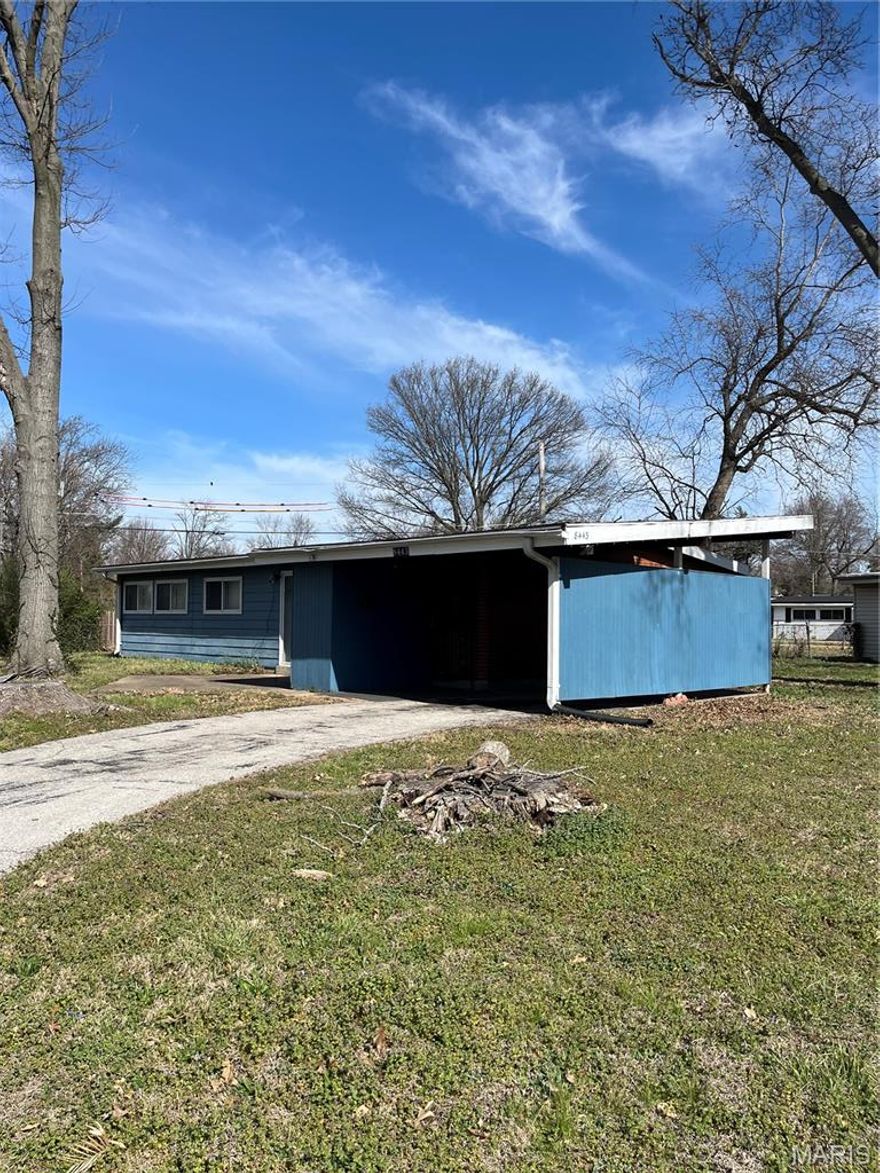 3 bed 2 bath home ready for a new owner!  Close to main highways and the airport!