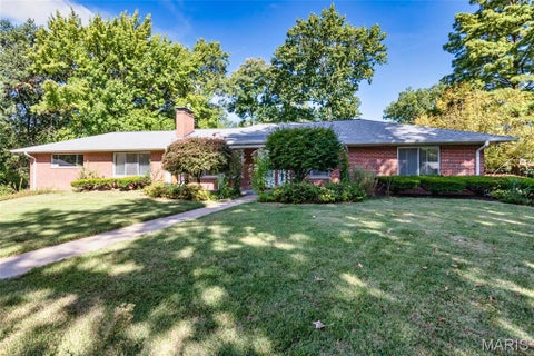 Photo of 2 Creekside Lane, Creve Coeur, MO 63141 (MLS # 26062823)