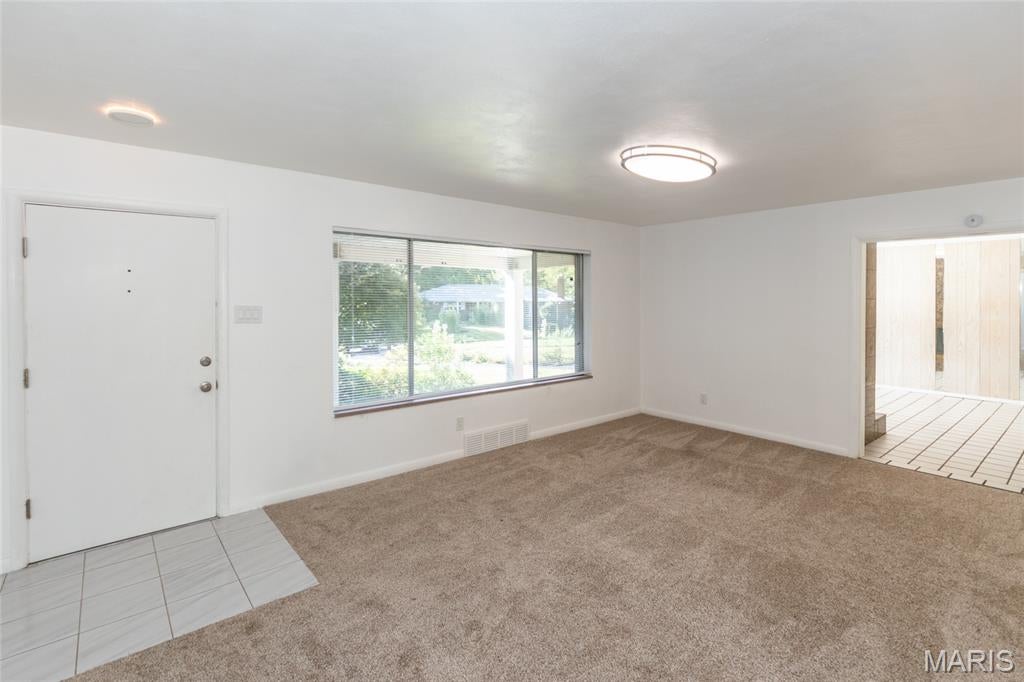 2 Creekside Lane