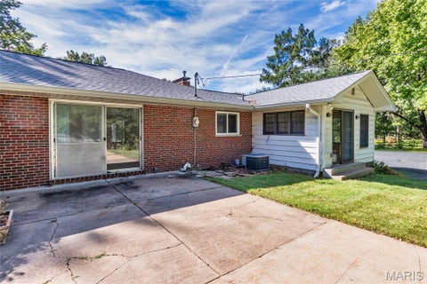 Tiny photo for 2 Creekside Lane, Creve Coeur, MO 63141 (MLS # 26062823)