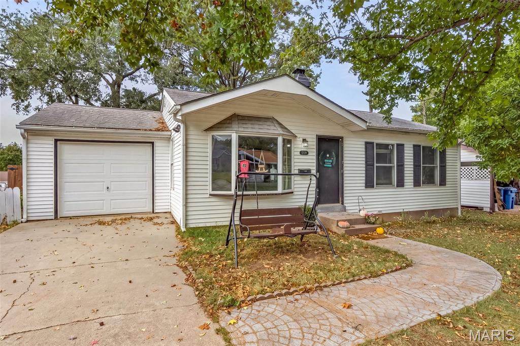 Photo of 12139 Belaire Place, Maryland Heights, MO 63043 (MLS # 26066442)