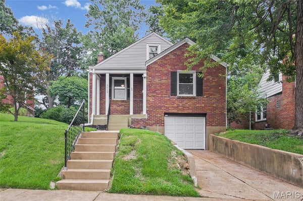 9019 MCNULTY DR, SAINT LOUIS, MO 63114 - Image 0587f5bf4e632dd7ecf48ffe507fa44f/3319989314