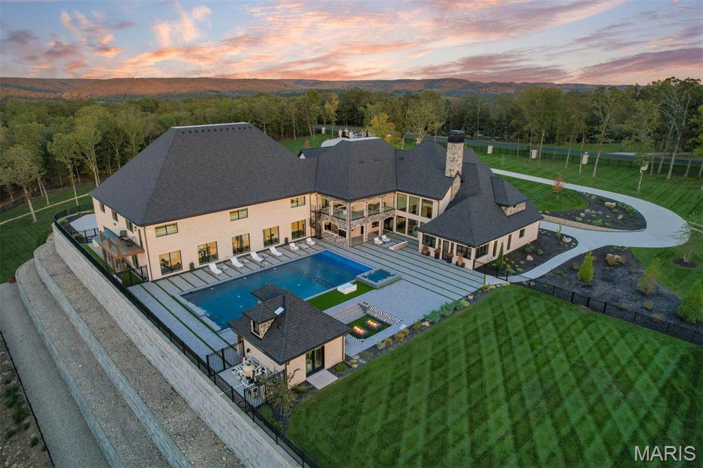 300 Ridgecrest Drive