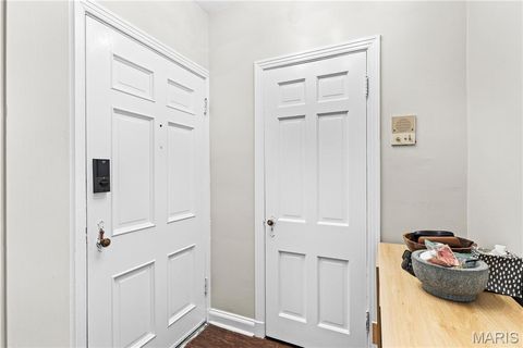 Tiny photo for 923 S Hanley Road #A, Clayton, MO 63105 (MLS # 26015769)