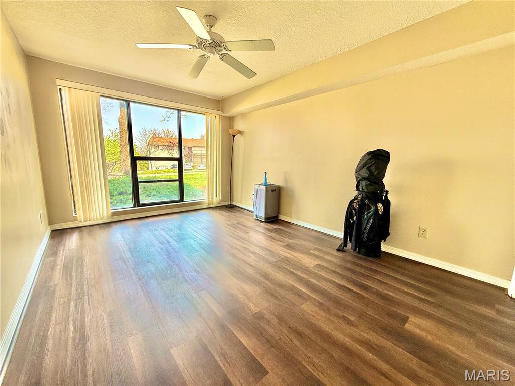 4 Seasons Racq/Cc-14 - Residential