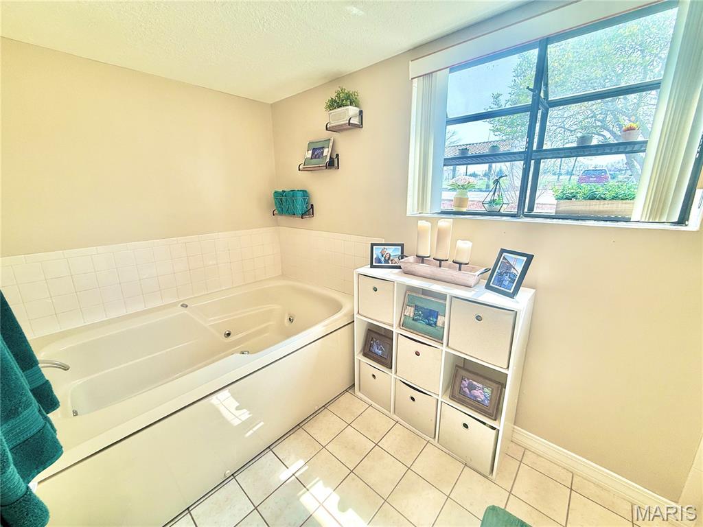 4 Seasons Racq/Cc-14 - Residential