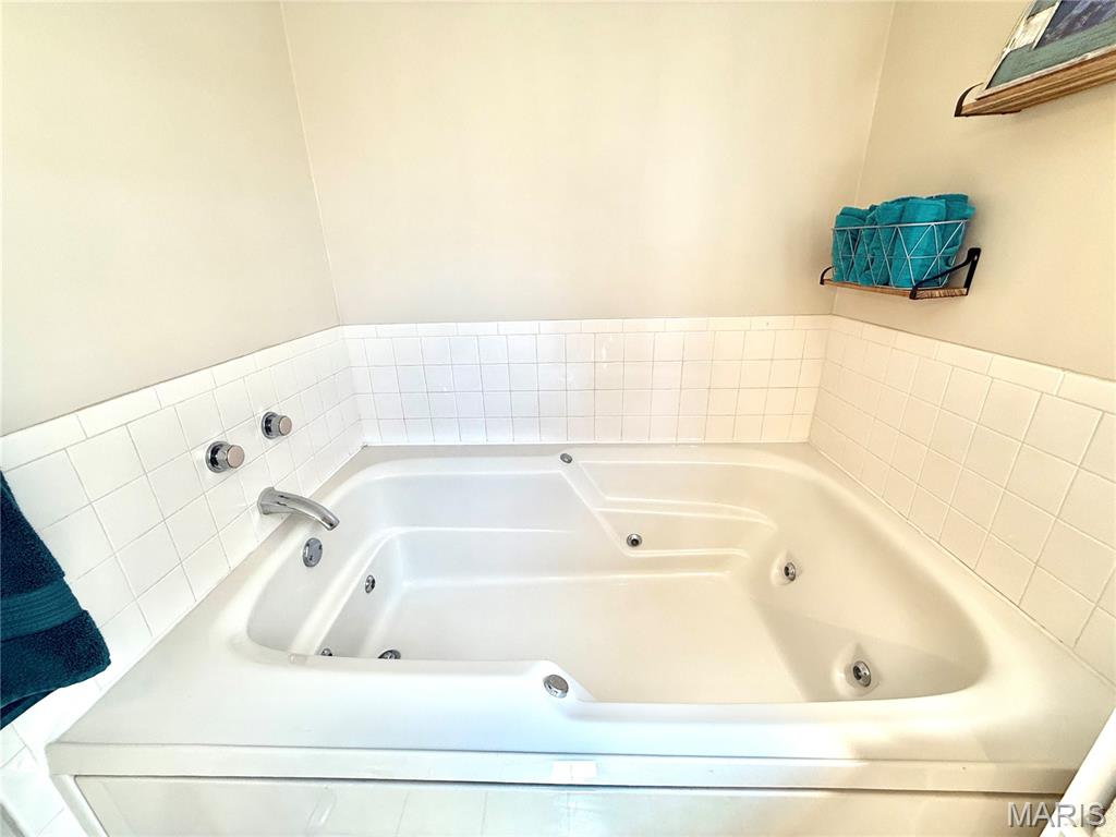 4 Seasons Racq/Cc-14 - Residential