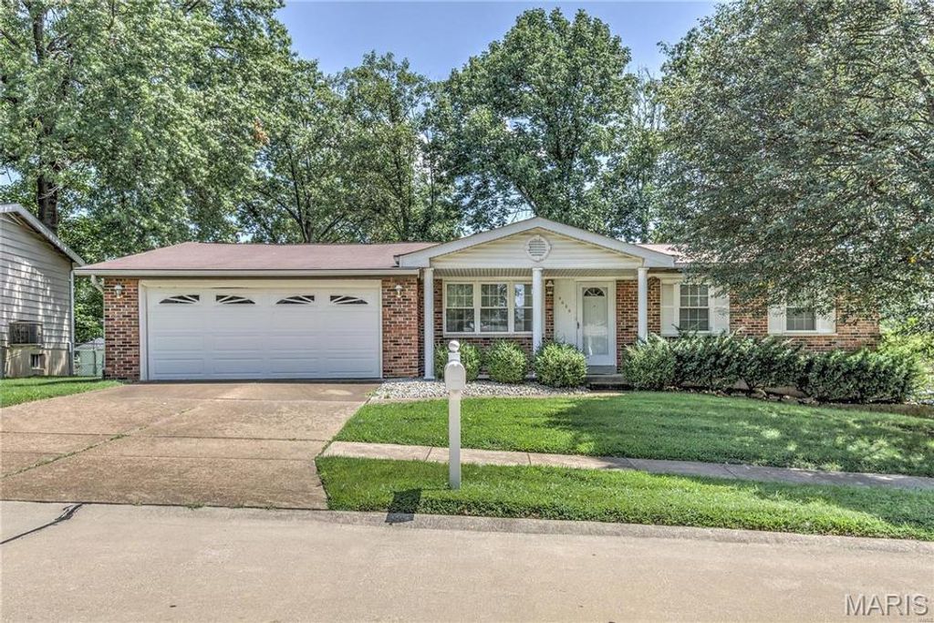 Photo of 2632 Causeway Drive, St Louis, MO 63125 (MLS # 25080113)