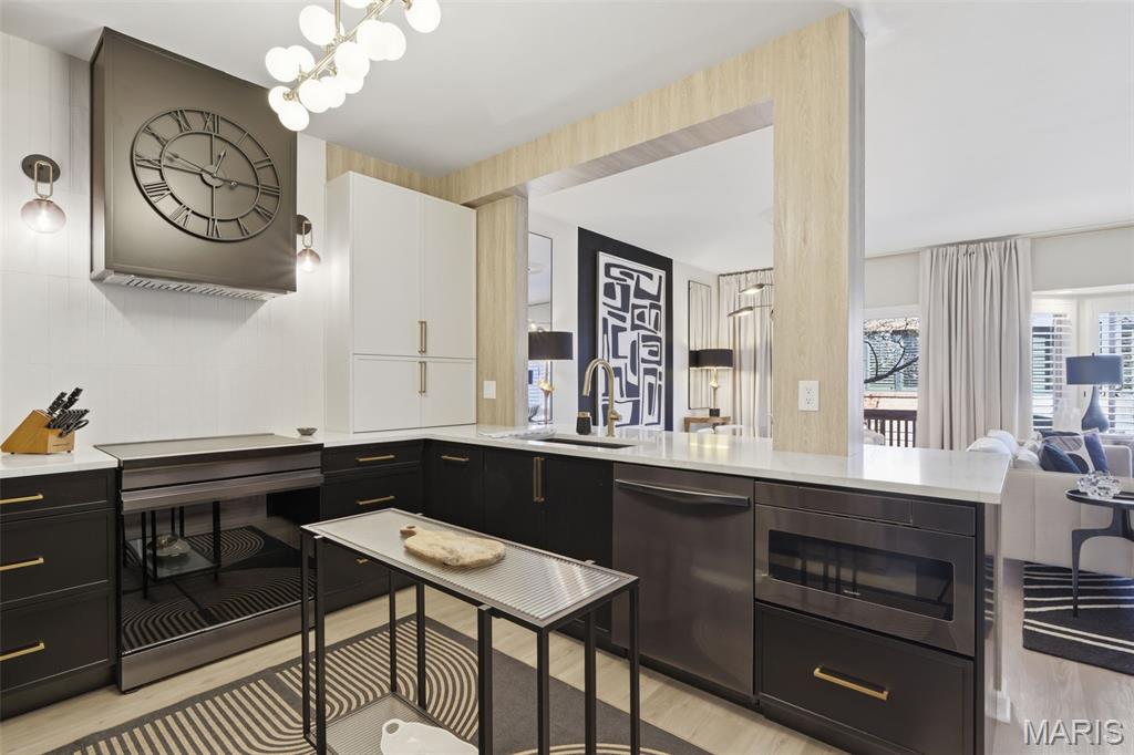 Lindell Place Condos Ph 02 - Residential