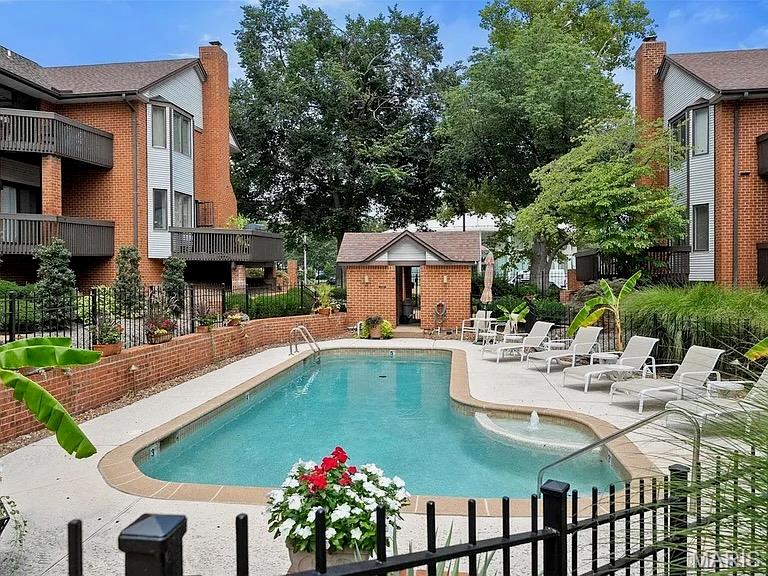 Lindell Place Condos Ph 02 - Residential