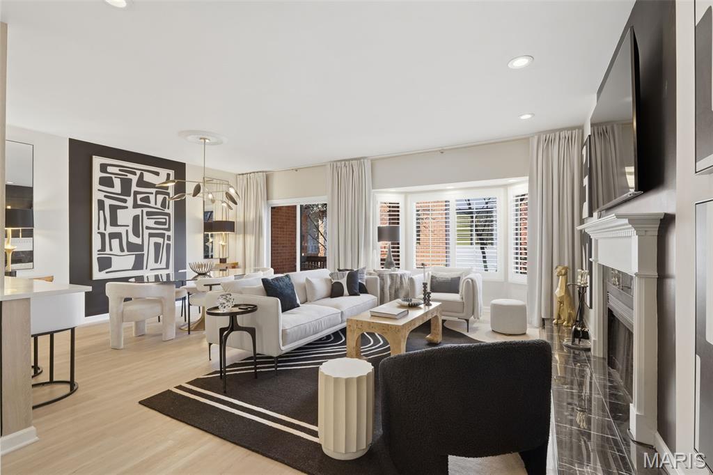 Lindell Place Condos Ph 02 - Residential