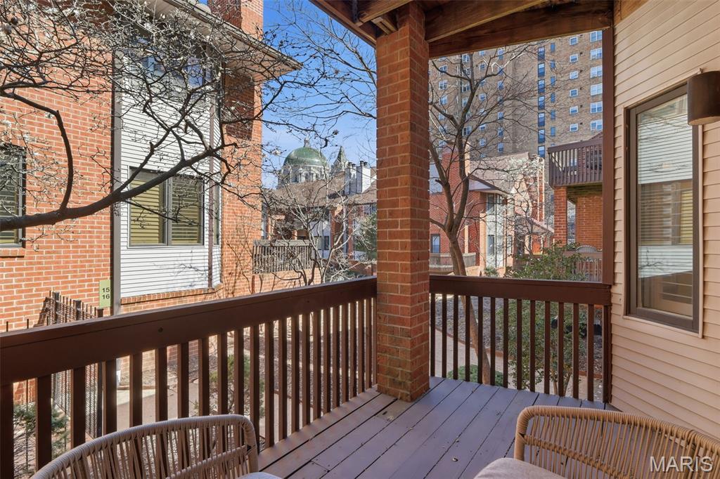 Lindell Place Condos Ph 02 - Residential