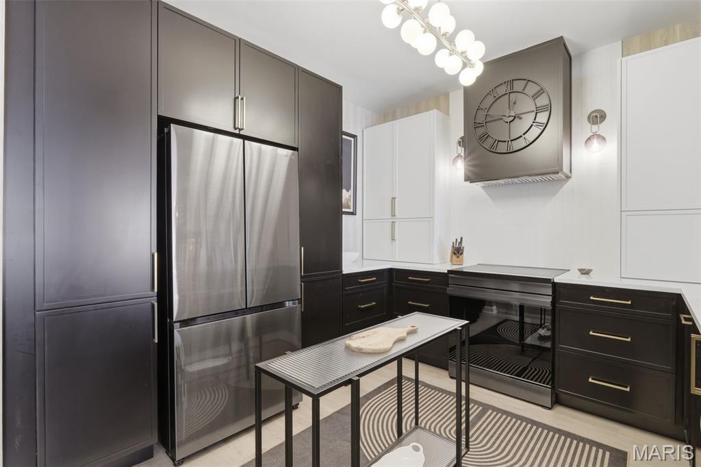 Lindell Place Condos Ph 02 - Residential