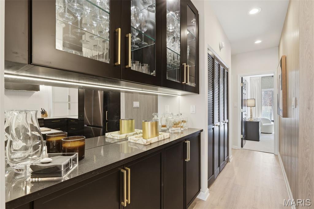 Lindell Place Condos Ph 02 - Residential