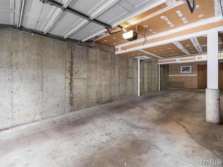 Lindell Place Condos Ph 02 - Residential