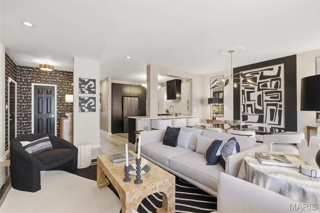 Lindell Place Condos Ph 02 - Residential