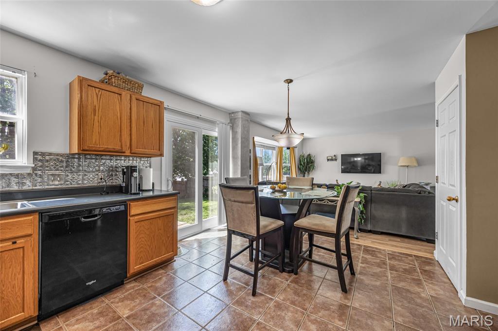 O'Fallon, Missouri 63366, United States, 3 Bedrooms Bedrooms, ,3 BathroomsBathrooms,Residential,Pending,135339