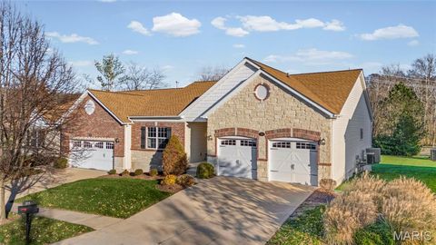 Photo of 104 Amiot Court, Chesterfield, MO 63146 (MLS # 25078736)