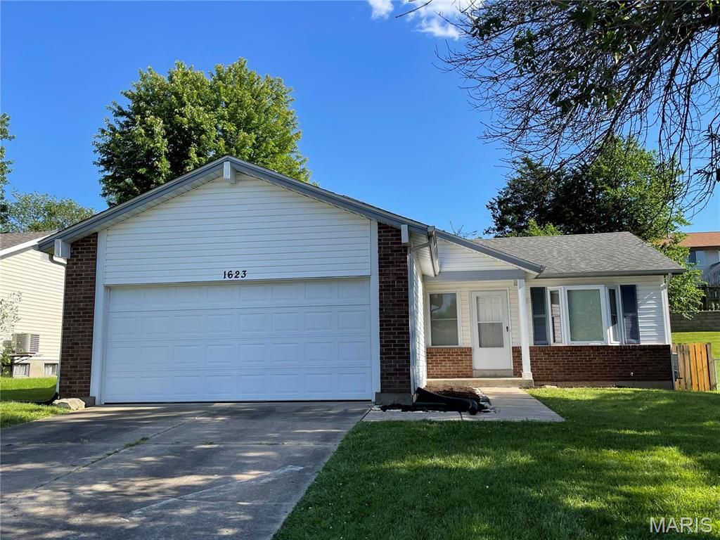 Photo of 1623 Fairwood Forest Drive, St Peters, MO 63376 (MLS # 26024280)