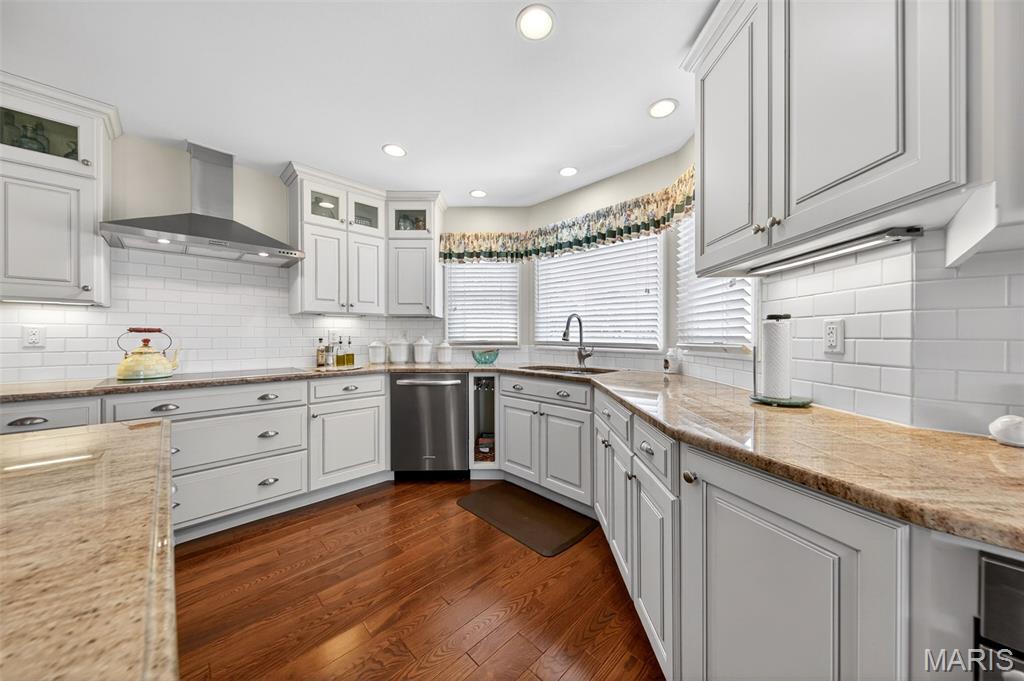 Christopher Winds - Residential