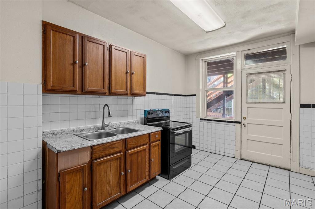 C B 5017 Arsenal - Residential Income