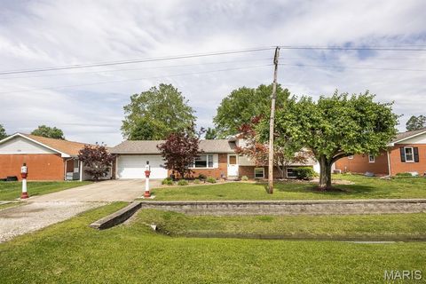 Photo of 1154 Saint Thomas Road, Granite City, IL 62040 (MLS # 26030437)