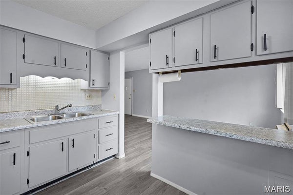 8729 SIELOFF DR APT A, HAZELWOOD, MO 63042 - Image 06325bb08b263ada731663124083a4b8/4135094617