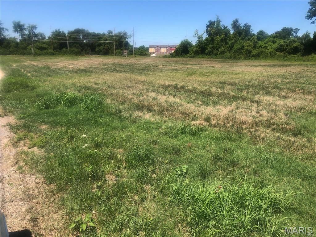 Photo of 18450 Olive Street Road Road, Chesterfield, MO 63005 (MLS # 26007785)