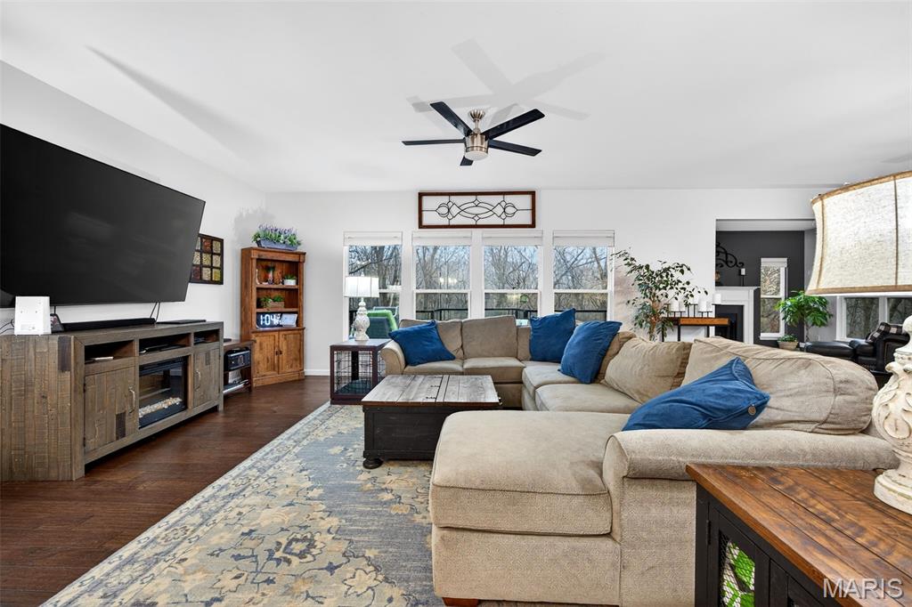 Carlton Glen Estate #14 - Residential