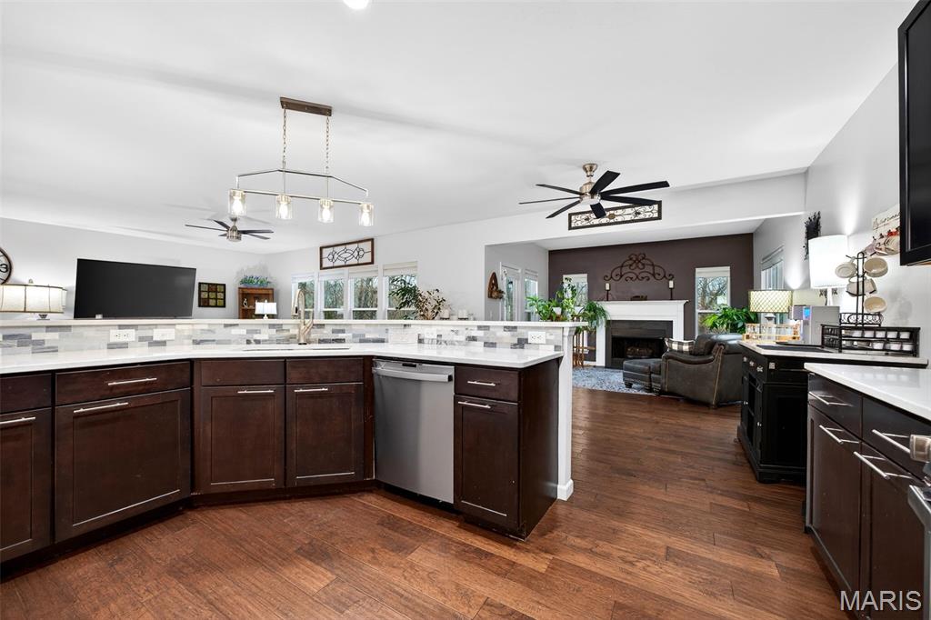 Carlton Glen Estate #14 - Residential