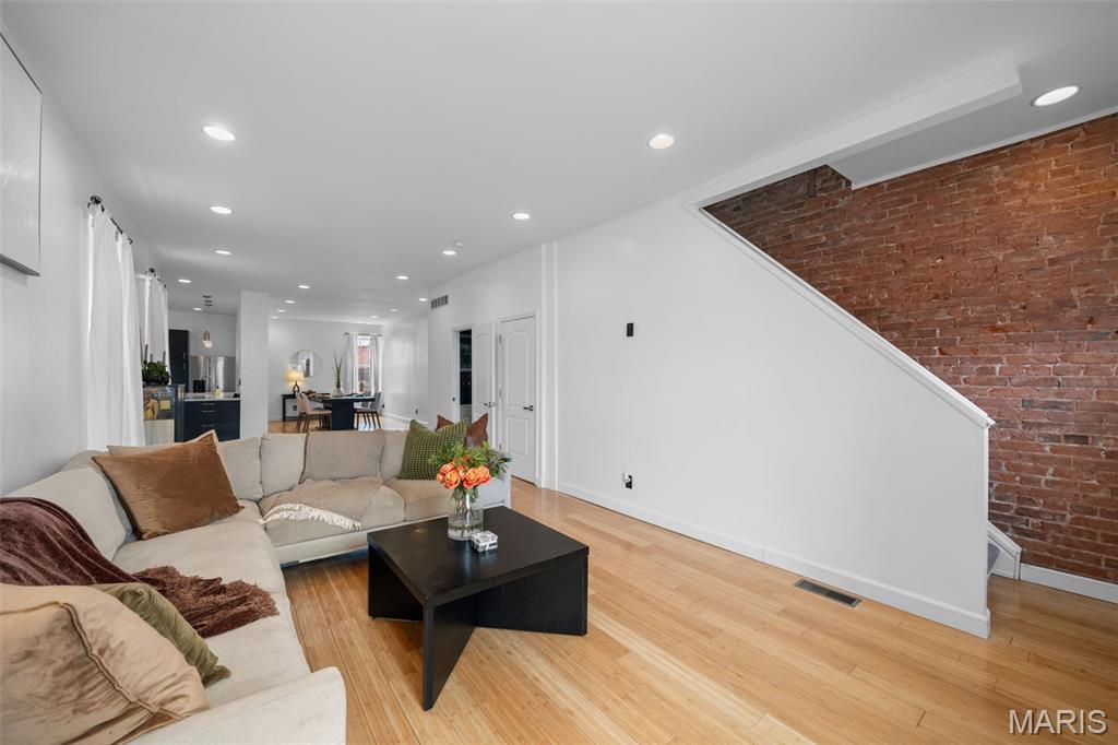 St Louis Commons Add - Residential