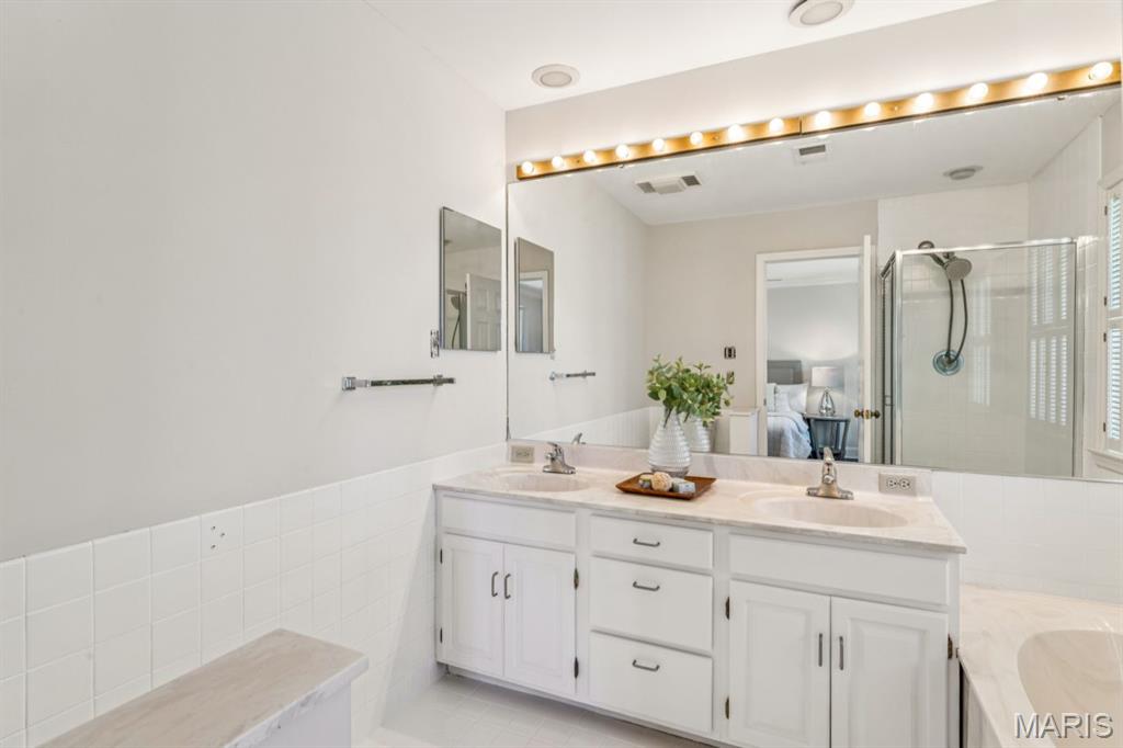 Country Club Terrace Condo - Residential