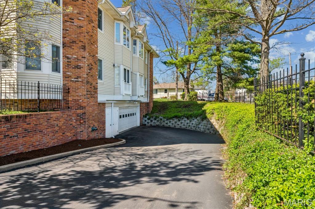 Country Club Terrace Condo - Residential