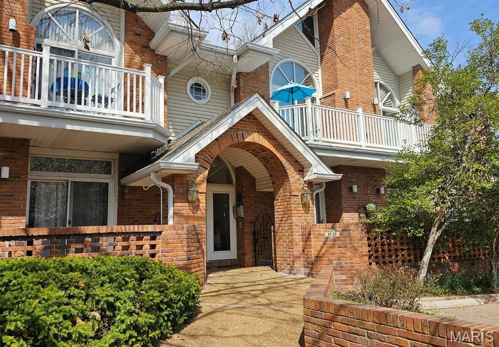 Photo of 28 Country Club Terrace, Kirkwood, MO 63122 (MLS # 26015085)