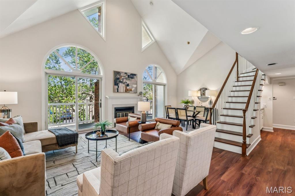 Country Club Terrace Condo - Residential