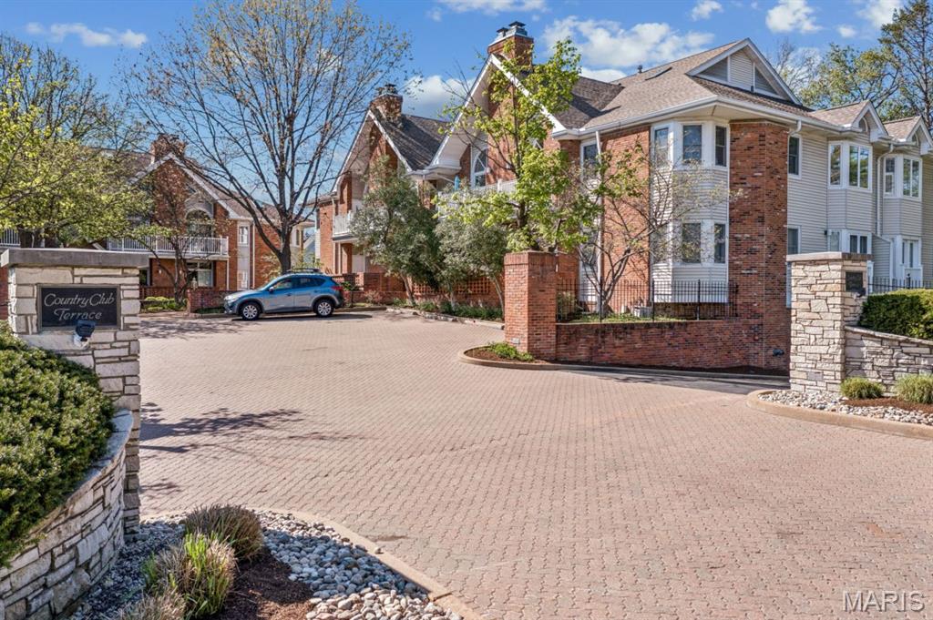 Country Club Terrace Condo - Residential