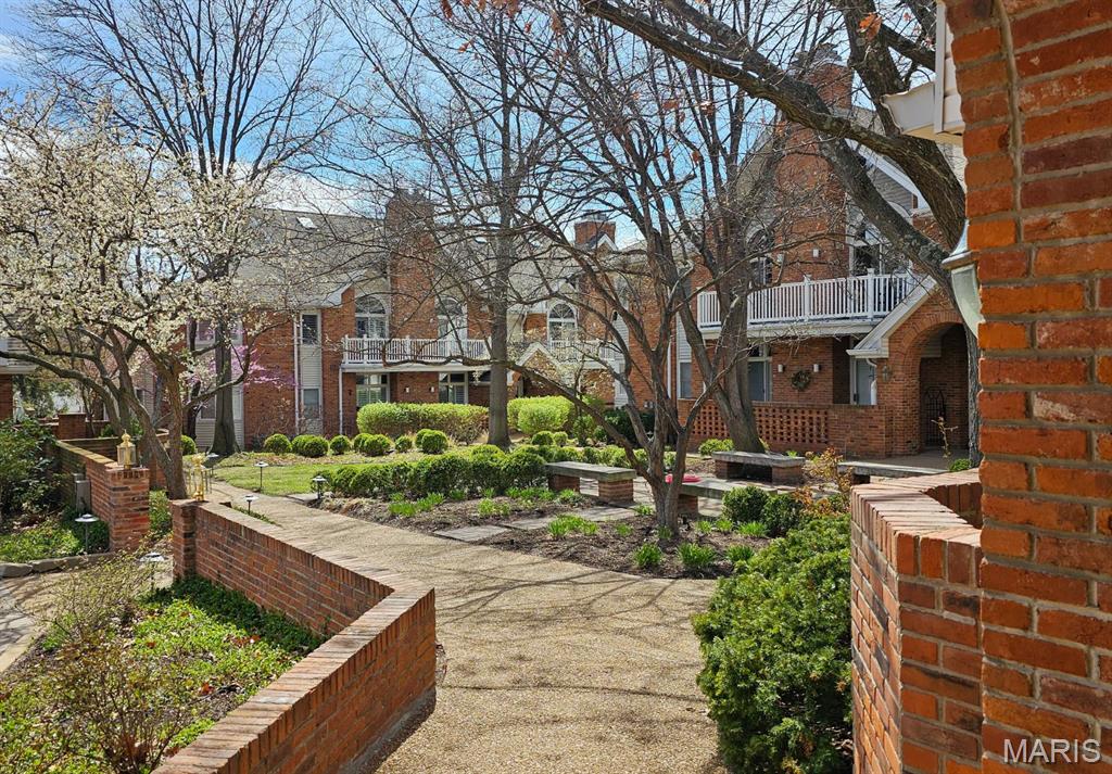 Country Club Terrace Condo - Residential