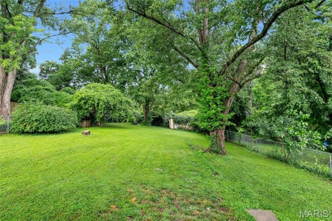 Tiny photo for 907 N Woodlawn Avenue, Kirkwood, MO 63122 (MLS # 26043290)