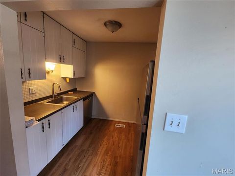 Tiny photo for 815 Portsdown Rd Rd, Ballwin, MO 63011 (MLS # 25074881)