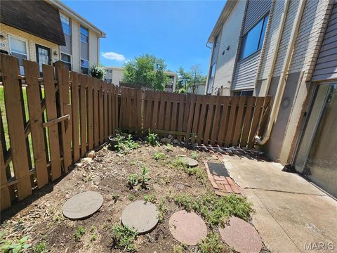 Tiny photo for 815 Portsdown Rd Rd, Ballwin, MO 63011 (MLS # 25074881)